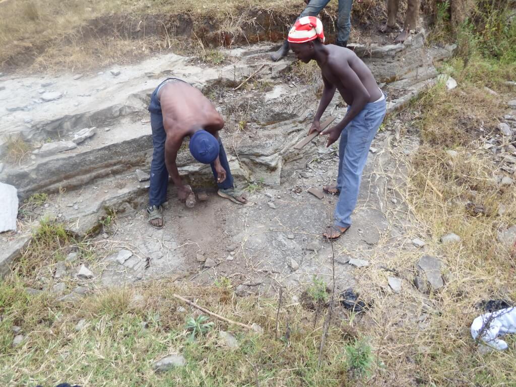 Zwei Junge Männer arbeiten in einer Mine
